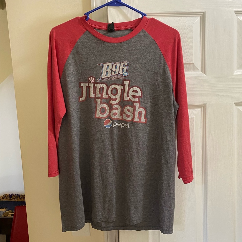 B96 Chicago Radio 96.3 Jingle Bash 2017 Concert Taylor Swift T-Shirt Size Medium